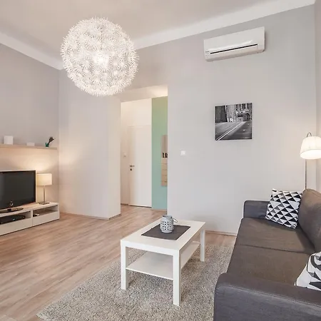 Apartment Synagogue Dohany